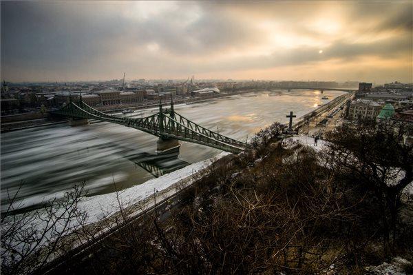 Jégzajlás a Dunán, Budapest | MTI Fotó: Balogh Zoltán