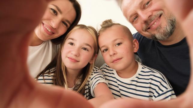 Együtt a család Fotó: 123rf.com - PROAKTIVdirekt Életmód magazin és hírek - proaktivdirekt.com