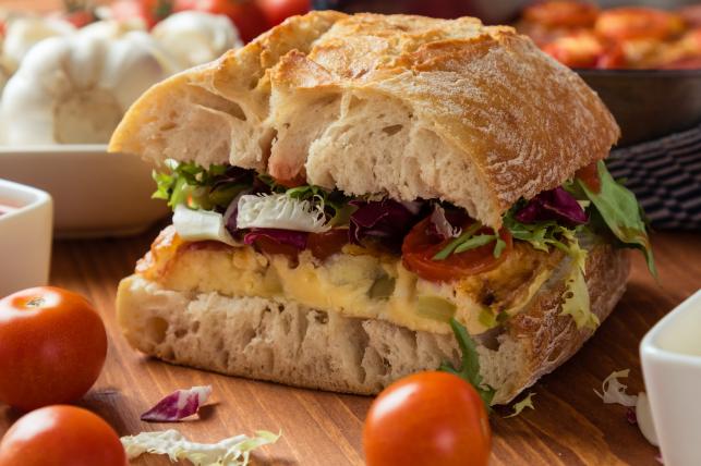 Frittatás szendvics Fotó:123rf.com - PROAKTIVdirekt Életmód magazin és hírek - proaktivdirekt.com