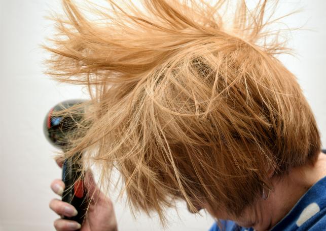 Hajszárítás Fotó: 123rf.com - PROAKTIVdirekt Életmód magazin és hírek - proaktivdirekt.com