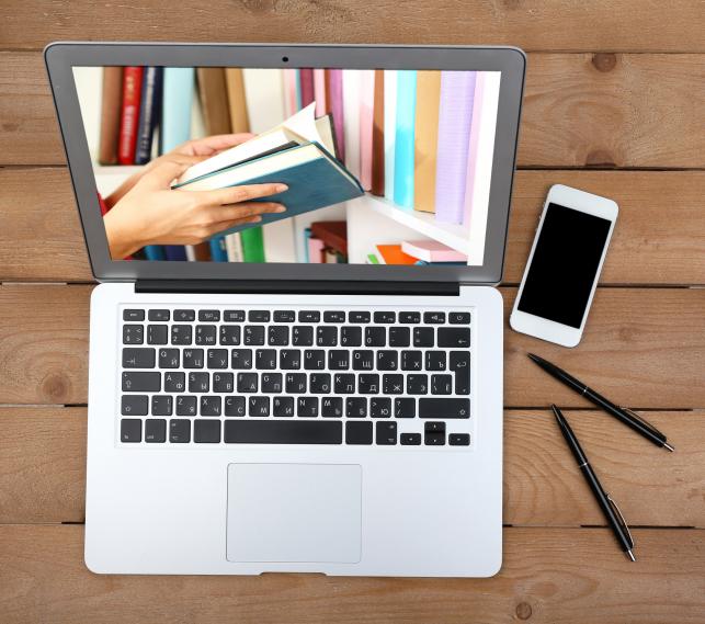 Online könyvtár Fotó:123rf.com - PROAKTIVdirekt Életmód magazin és hírek - proaktivdirekt.com