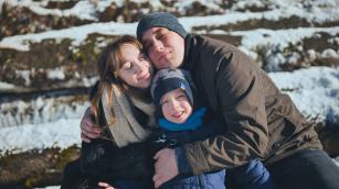 Család, télen Fotó: 123rf.com - PROAKTIVdirekt Életmód magazin és hírek - proaktivdirekt.com