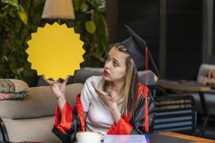 Diploma után Fotó: magnific.com - PROAKTIVdirekt Életmód magazin és hírek - proaktivdirekt.com