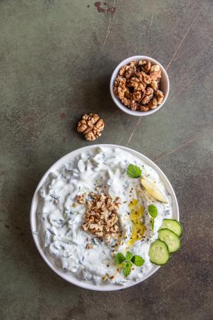 Görög joghurt, uborka, dió Fotó:123rf.com - PROAKTIVdirekt Életmód magazin és hírek - proaktivdirekt.com
